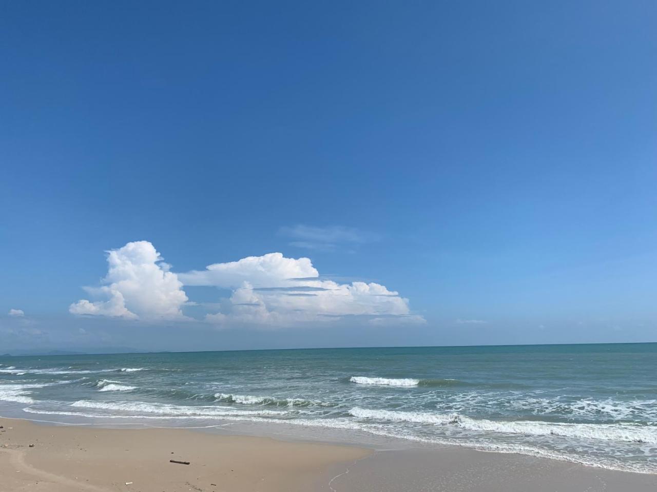 Wis Beach Khanom Kültér fotó
